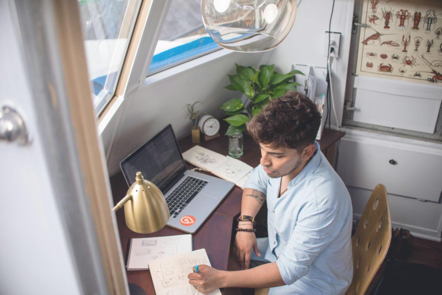 Espace de travail organisé pour l'apprentissage à distance